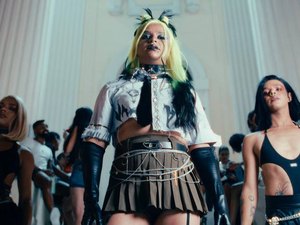 Drag queen Jade Zolita retorna aos palcos com o single “De Cara” e clipe gravado em Maceió