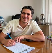 Prefeito de Santana do Ipanema sanciona lei que garante Piso Nacional para professores