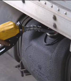 Preço do diesel cai pela 1ª vez no Brasil desde o início da guerra no Oriente