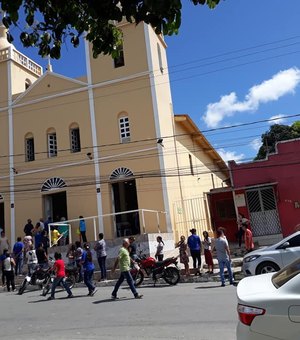 No domingo de Páscoa, católicos de Arapiraca buscam manter a fé em tempos de pandemia