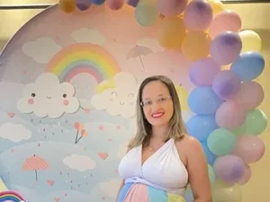 Gravidez nada convencional: ela teve gêmeas após fazer inseminação caseira