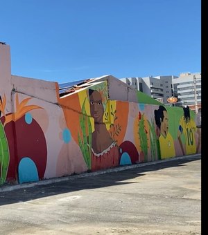 Artista visual homenageia Rainha Marta em mural de mulheres inspiradoras