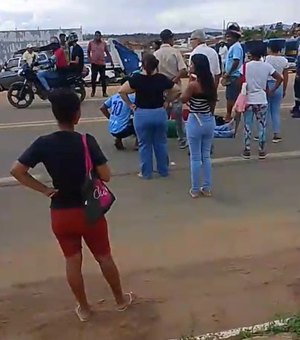 Colisão entre carro e moto deixa duas pessoas feridas em Palmeira dos Índios