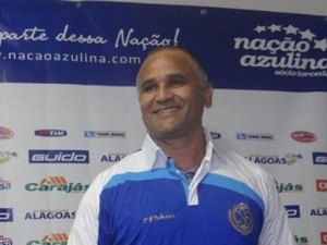 Oliveira Canindé tem interesse em permanecer no CSA para 2017