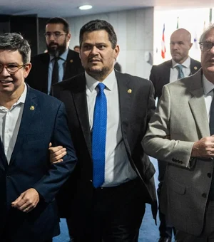 Renan Calheiros estreita laços com Alcolumbre após obstrução do Senado por bolsonaristas
