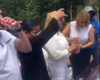 Família usa Coca-Cola em homenagem durante despedida de mulher após morte