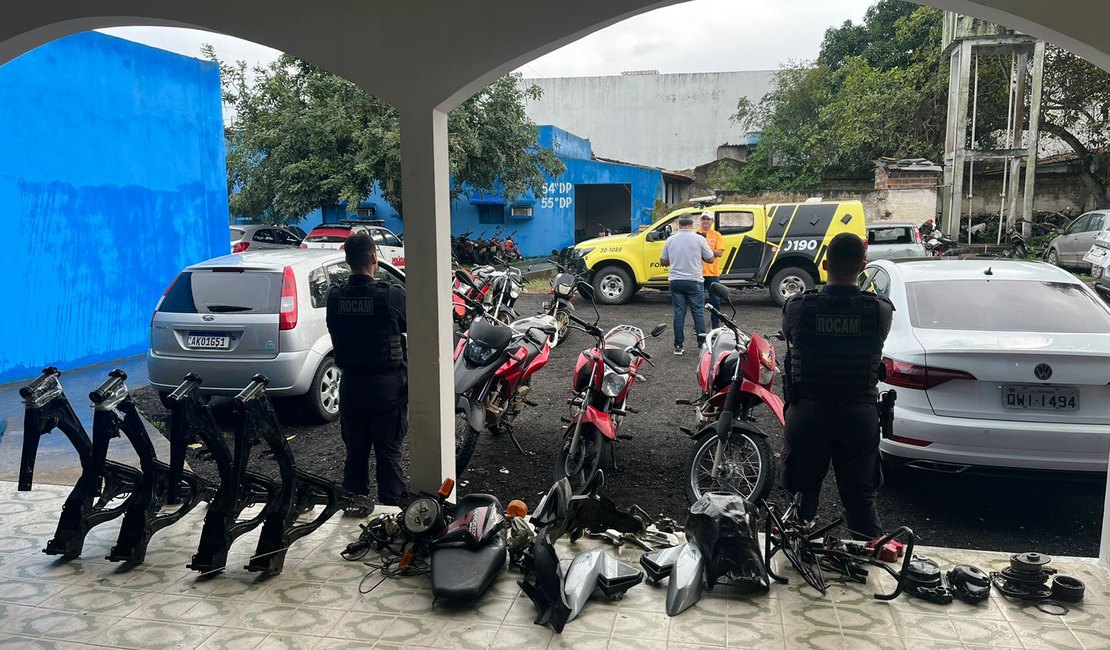 Irmãos são presos no bairro Canafistula após polícia localizar desmanche de motos