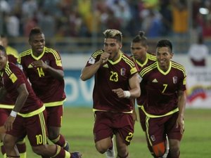 Brasil segue líder, Uruguai vence e Argentina se afunda