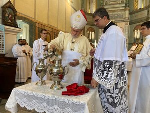 Missa do Crisma na Catedral dá início as celebrações da Páscoa para católicos