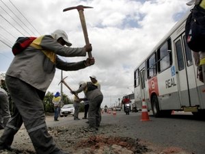 Avenida Cachoeira do Meirim passa por total recuperação do asfalto