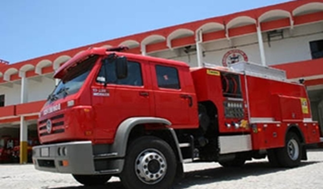 Bombeiros são acionados para incêndio em carrinho de batata frita