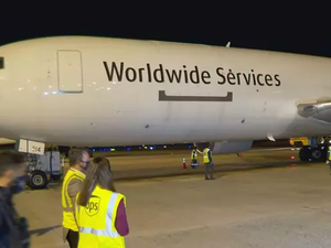 Primeira remessa com 1 milhão de vacinas da Pfizer chega ao Brasil