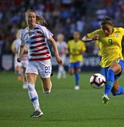 Seleção feminina sofre virada, goleada e perde título para os EUA