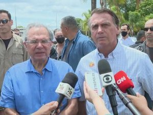 Bolsonaro diz que não vai interferir em preços e indica novo aumento de combustíveis