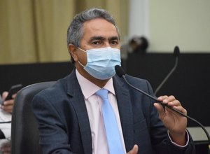 Deputado Francisco Tenório fala sobre projeto de lei que implanta câmeras nas fardas de policiais