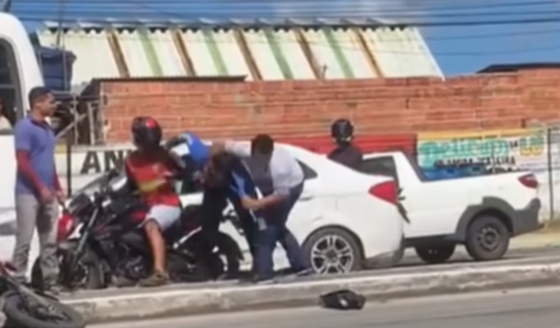 Desentendimento no trânsito termina em briga na Avenida Cachoeira do Meirim