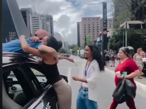 Adolescente toca “sino da cura” e emociona São Paulo ao celebrar vitória contra o câncer