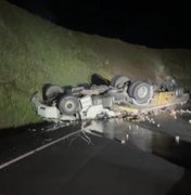 Caminhão vira na BR-416 e motorista morre no município de Colônia Leopoldina
