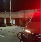 Passageiro de moto é morto a tiros após ser perseguido por carro no bairro Farol, em Maceió