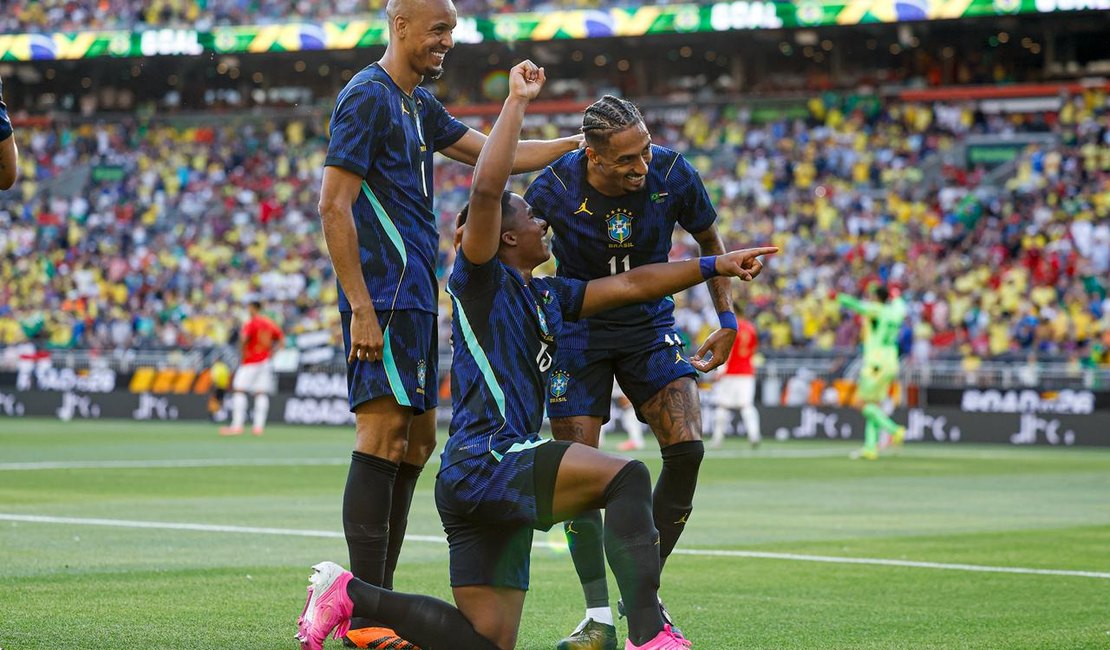 Camisa 19 de Endrick vira 10 durante comemoração de gol contra o Egito; veja