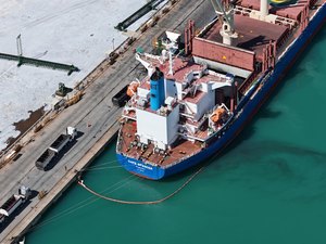IMA multa empresa por contaminar o mar com subproduto do petróleo no Porto de Maceió