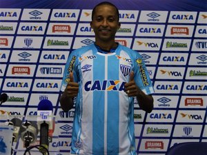CRB acerta com o preparador físico e confirma atacante ex-Avaí 