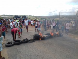 Protestos bloqueiam entrada de funcionários na Frigovale