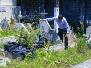 Defensoria flagra irregularidades em vistoria no Cemitério São Luís, em Maceió