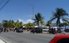Protesto de ambulantes na Avenida Silvio Viana, na Ponta Verde
