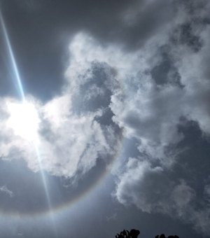 Halo Solar aparece no céu e encanta moradores da região Norte de Alagoas