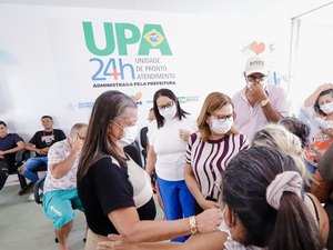 Prefeita Tia Júlia visita UPA e diz que atendimento humanizado é prioridade na gestão