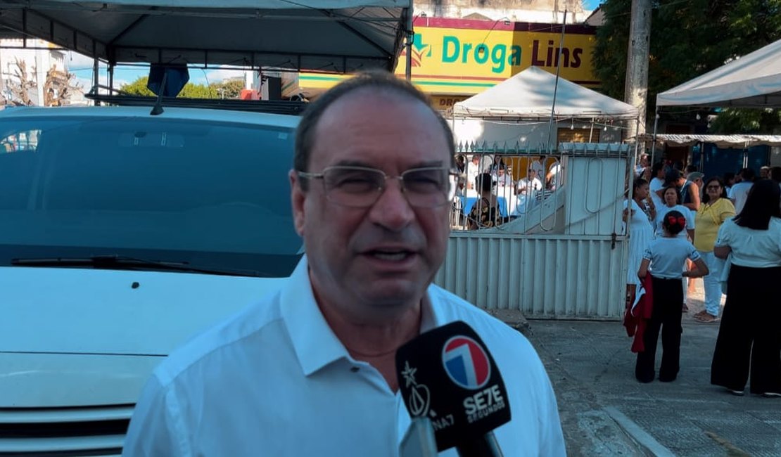 [Vídeo] Prefeito Luciano Barbosa aguarda chegada da Cavalgada e agradece padroeira: