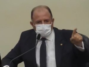 Antônio Albuquerque diz que é ridículo usar máscaras ao ar livre