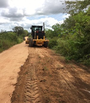 Prefeitura de Arapiraca recupera vias na zona rural
