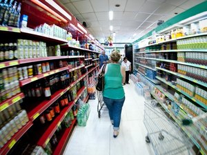 Seis em cada dez brasileiros tiveram aumento no custo de vida durante pandemia de Covid-19