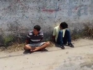 PRF prende dois homens com arma de fogo em transporte coletivo 