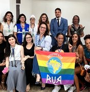 Órgãos públicos promovem encontro com mulheres trans e se comprometem para garantir direitos