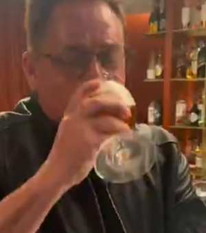 Leonardo volta a beber após 30 dias sem álcool e brinca: ‘Nunca mais eu faço isso’