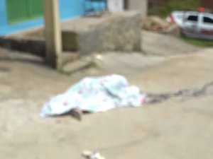 Jovem de 25 anos é assassinado a tiros em plena luz do dia em Ipioca