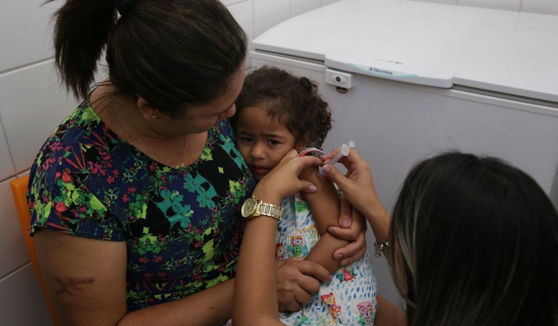 Governo e entidades médicas lançam manifesto em favor da vacinação