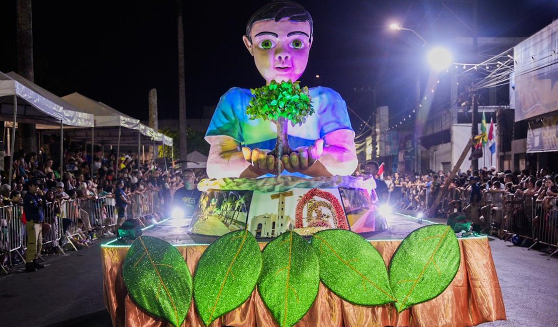 Em clima de festa, Arapiraca celebra seus 100 anos de história com tradicional desfile cívico-militar