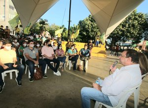 Luciano Barbosa se reúne com jovens de Arapiraca e debate propostas