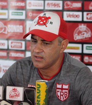 Chamusca comenta desempenho do CRB após vitória em jogo-treino