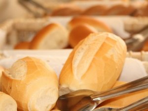 Aumento do pão francês dá início à recessão no País