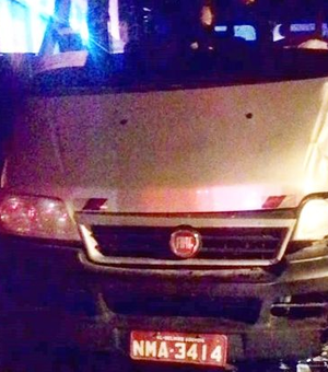 Motorista colide em van e foge do local do acidente em Delmiro Gouveia