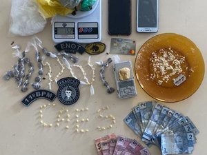 Duas jovens são presas em flagrante com maconha e crack, em Penedo