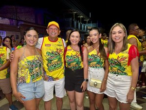 Bloco de carnaval lotado anima família Cavalcante para sucessão no Passo de Camaragibe