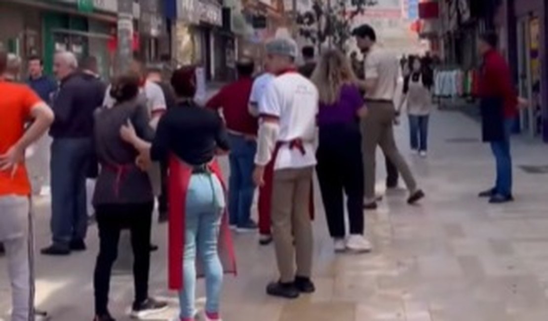 Terremoto de magnitude 6,2 atinge costa de Istambul na Turquia