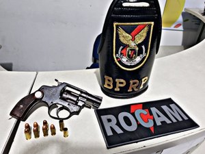 PM prende suspeito de efetuar disparos de arma de fogo em via pública