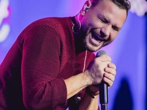 Cantor Lenno, da banda Desejo de Menina, é preso em João Pessoa